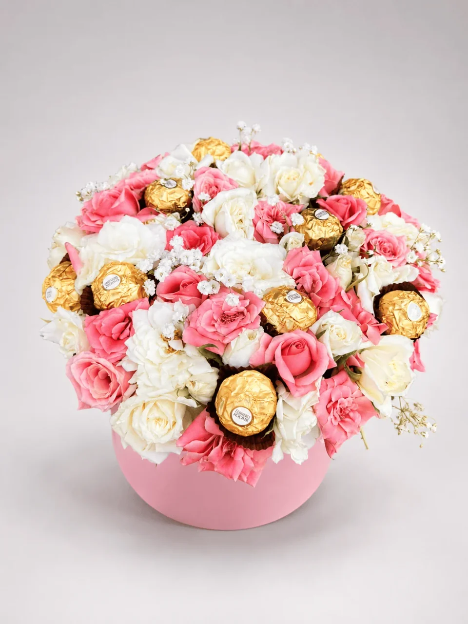 Bloom Couture pink and white rose box with Ferrero Rocher chocolates for flower delivery in Casablanca