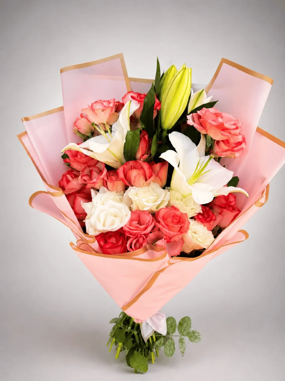 Pink D’Or Petite pastel rose and white lily bouquet for flower delivery in Casablanca